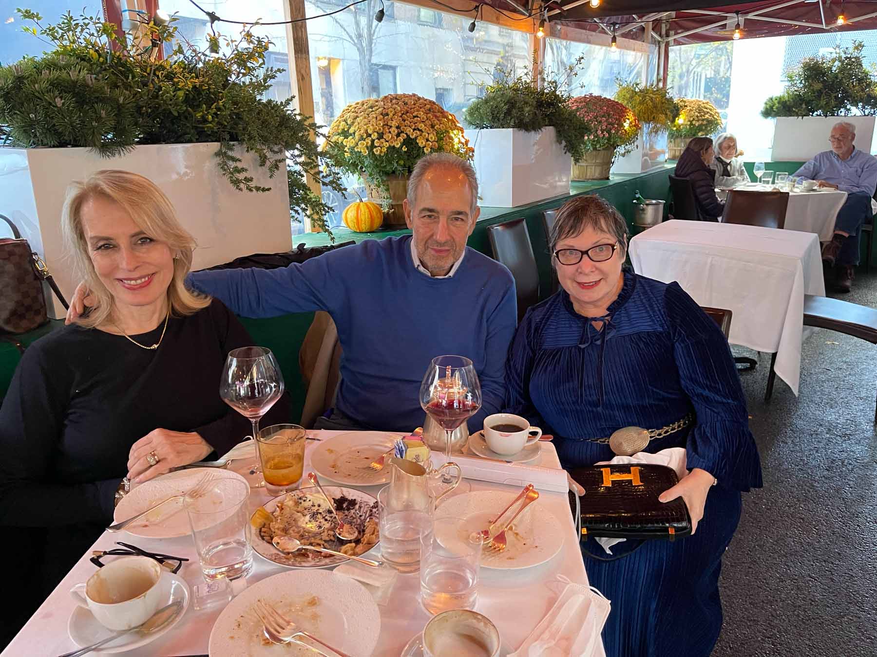Wendeen, Carolyn and Jeffrey do dinner